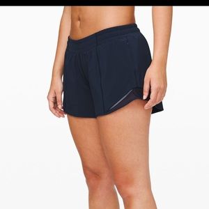 Lululemon hotty hot low rise short 4” in navy